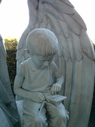 Illustration for article titled Boy's Tombstone Shows Him Playing...Pokémon